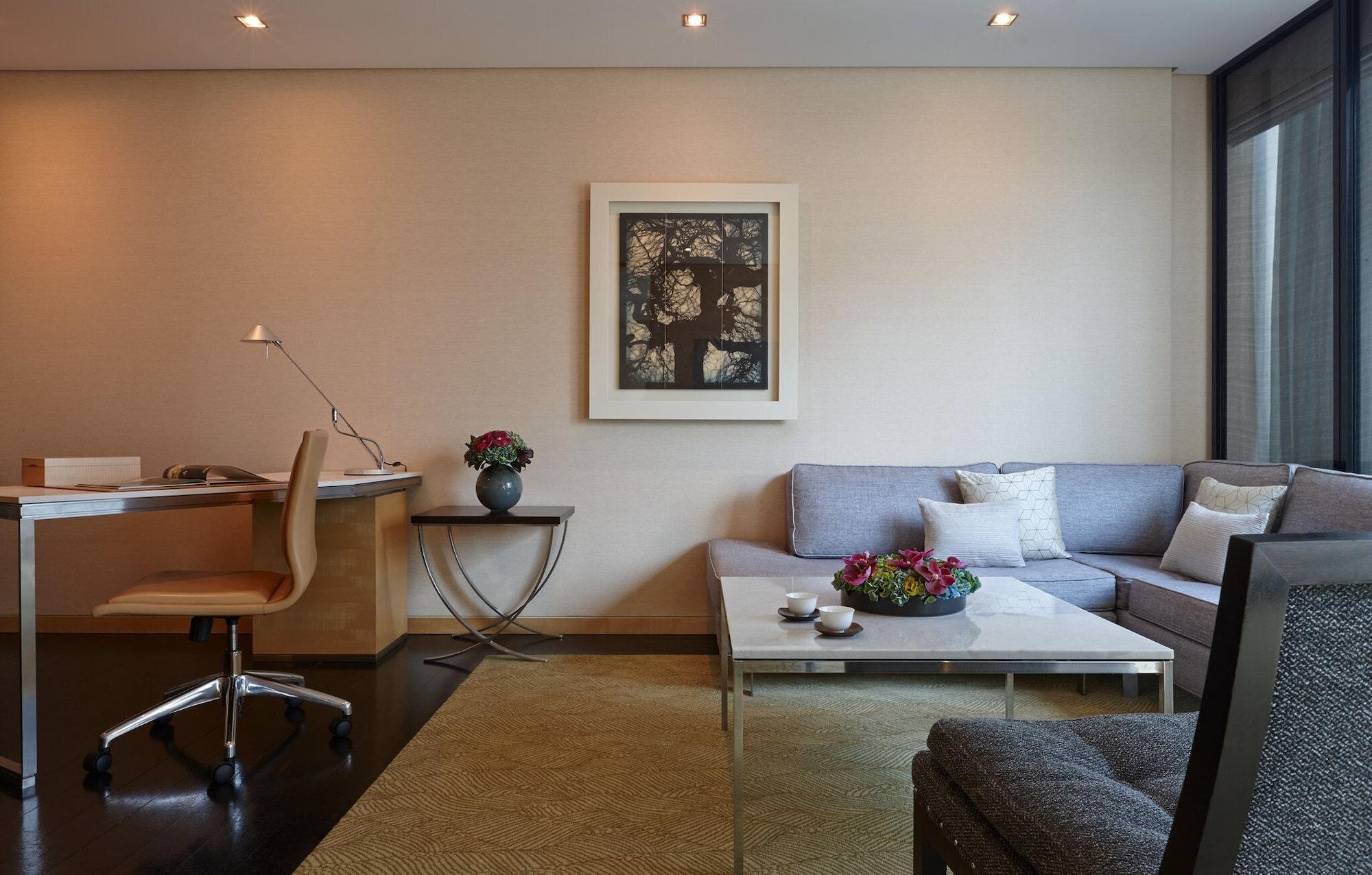 Four Seasons Hotel Tokyo At Marunouchi Экстерьер фото